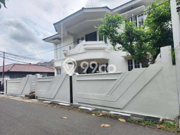 Dijual Rumah Premium dengan Fasilitas Sekitar Komplit di Duren Sawit, Jakarta Timur Dijual Rumah Premium dengan Fasilitas Sekitar Komplit di Duren Sawit, Jakarta Timur
