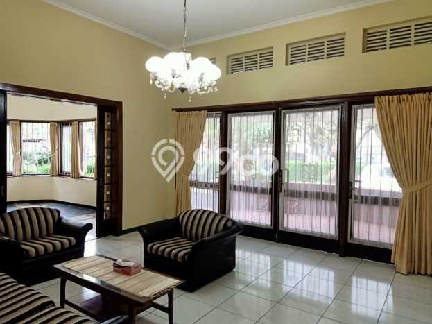 Rumah Elit Modern Tanpa Renovasi di Bandung Kota Bandung Rumah Elit Modern Tanpa Renovasi di Bandung Kota Bandung