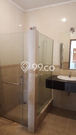 Disewakan! Rumah 3 Kamar Tidur &
3 Kamar Mandi di Kemang, Jakarta Selatan Disewakan! Rumah 3 Kamar Tidur &
3 Kamar Mandi di Kemang, Jakarta Selatan