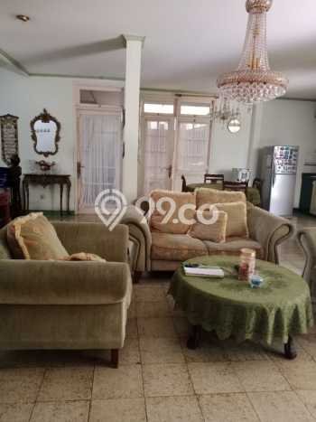 Rumah Elit Modern Tanpa Renovasi di Pengadegan Jakarta Selatan Rumah Elit Modern Tanpa Renovasi di Pengadegan Jakarta Selatan