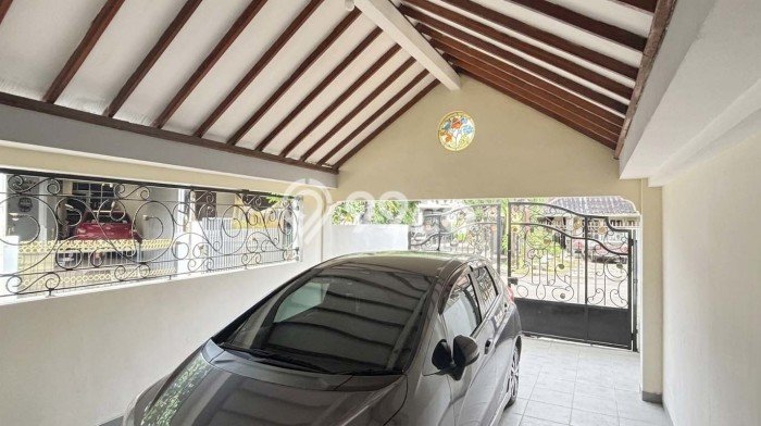 Ready to Use! Luxury House LT 182m2 Desain Elegan di Pejaten Ready to Use! Luxury House LT 182m2 Desain Elegan di Pejaten