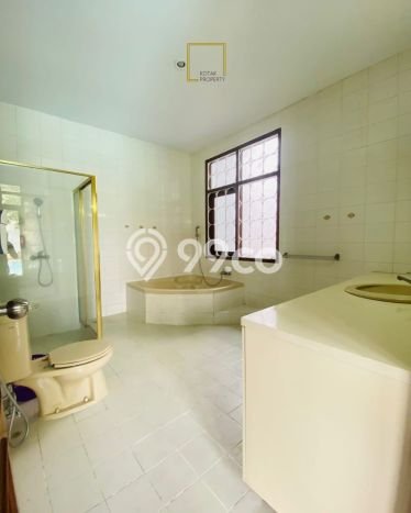 Disewakan Rumah Murah di Pejaten Jakarta Selatan dengan 5 Kamar Tidur Disewakan Rumah Murah di Pejaten Jakarta Selatan dengan 5 Kamar Tidur