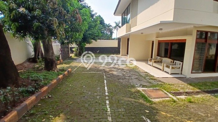 Rumah Bagus Disewakan di Kemang, Jakarta Selatan LT 1400m2, LB 750m2 Rumah Bagus Disewakan di Kemang, Jakarta Selatan LT 1400m2, LB 750m2