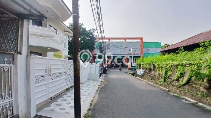 Dijual Rumah Premium dengan Fasilitas Sekitar Komplit di Duren Sawit, Jakarta Timur Dijual Rumah Premium dengan Fasilitas Sekitar Komplit di Duren Sawit, Jakarta Timur