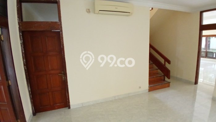 Rumah Bagus Disewakan di Kemang, Jakarta Selatan LT 1400m2, LB 750m2 Rumah Bagus Disewakan di Kemang, Jakarta Selatan LT 1400m2, LB 750m2
