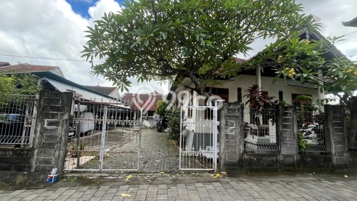 Rumah Sewa Denpasar LT 390m2 LB 200m2 Area Dalung Permai Rumah Sewa Denpasar LT 390m2 LB 200m2 Area Dalung Permai