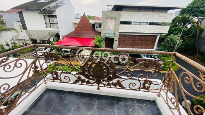 Hunian Mewah LB 300m2 Siap Pakai Desain Elegan di BSD City, Tangerang Hunian Mewah LB 300m2 Siap Pakai Desain Elegan di BSD City, Tangerang