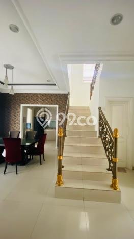 Hunian Mewah LB 300m2 Siap Pakai Desain Elegan di BSD City, Tangerang Hunian Mewah LB 300m2 Siap Pakai Desain Elegan di BSD City, Tangerang