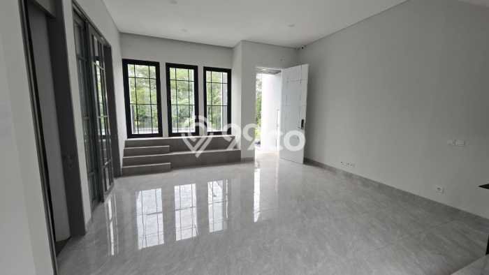 Rumah Elit Modern Tanpa Renovasi di BSD Green Wich Tangerang Rumah Elit Modern Tanpa Renovasi di BSD Green Wich Tangerang