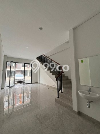 LOKASI PREMIUM! Ruko Kawasan Cisauk, Luas 110m², Jalan Utama, Area Bisnis LOKASI PREMIUM! Ruko Kawasan Cisauk, Luas 110m², Jalan Utama, Area Bisnis