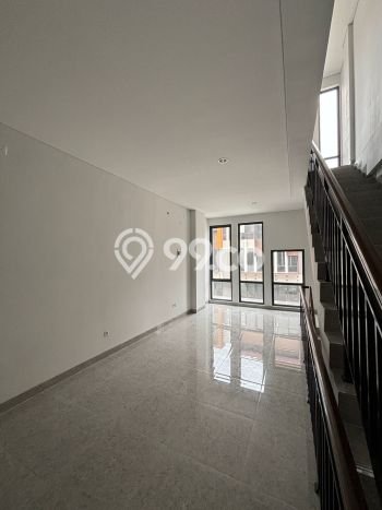 LOKASI PREMIUM! Ruko Kawasan Cisauk, Luas 110m², Jalan Utama, Area Bisnis LOKASI PREMIUM! Ruko Kawasan Cisauk, Luas 110m², Jalan Utama, Area Bisnis