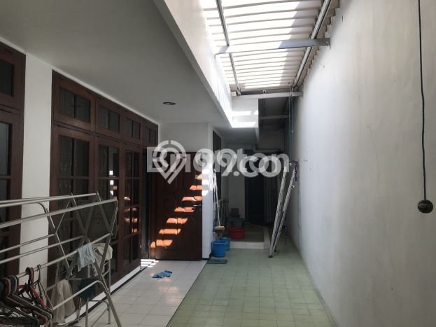 PRIME LOCATION! Rumah di Jagir, 2 KM, Lingkungan Tenang, LT 256m2m² Bangunan 290m2m² PRIME LOCATION! Rumah di Jagir, 2 KM, Lingkungan Tenang, LT 256m2m² Bangunan 290m2m²