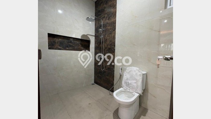 Dijual Rumah Premium dengan Fasilitas Sekitar Lengkap di BSD, Tangerang Selatan Dijual Rumah Premium dengan Fasilitas Sekitar Lengkap di BSD, Tangerang Selatan