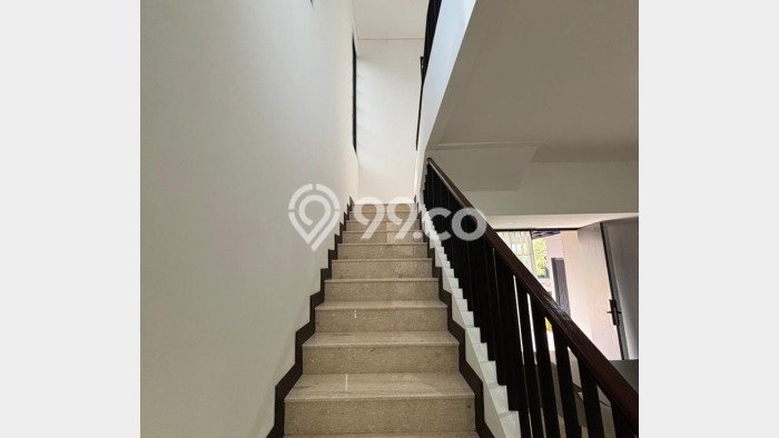 Hunian Mewah Siap Huni LT 168m2 di BSD, Tangerang Selatan Hunian Mewah Siap Huni LT 168m2 di BSD, Tangerang Selatan