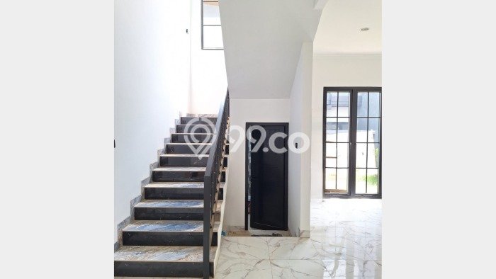 Jual Rumah Mewah Megah Dengan View Eksklusif di BSD City, Tangerang Jual Rumah Mewah Megah Dengan View Eksklusif di BSD City, Tangerang