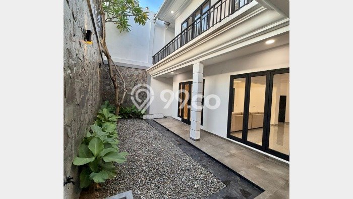Hunian Mewah Dijual LT 240m2 di BSD, Tangerang Selatan Hunian Mewah Dijual LT 240m2 di BSD, Tangerang Selatan
