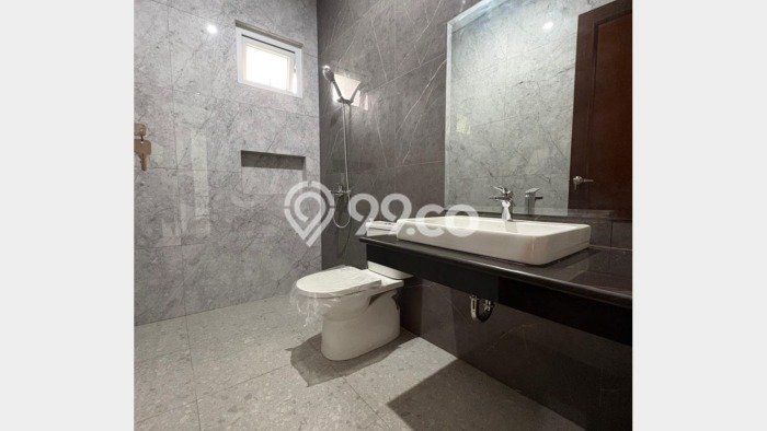 Dijual Rumah Premium dengan Fasilitas Sekitar Lengkap di BSD, Tangerang Selatan Dijual Rumah Premium dengan Fasilitas Sekitar Lengkap di BSD, Tangerang Selatan