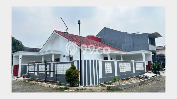 Dijual Rumah Mewah Megah Dengan View Cantik di Taman Royal, Tangerang Dijual Rumah Mewah Megah Dengan View Cantik di Taman Royal, Tangerang