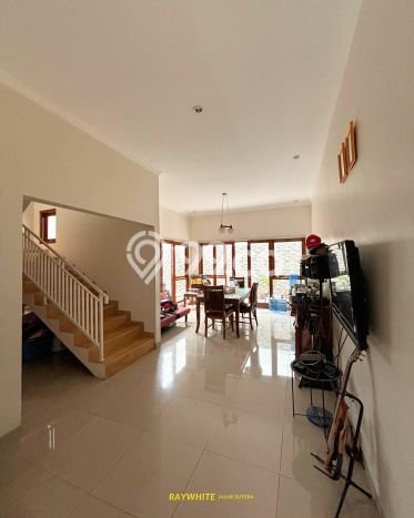 Siap Huni Rumah Mewah 5 Kamar di Ciledug Dekat ke Mana Pun Siap Huni Rumah Mewah 5 Kamar di Ciledug Dekat ke Mana Pun