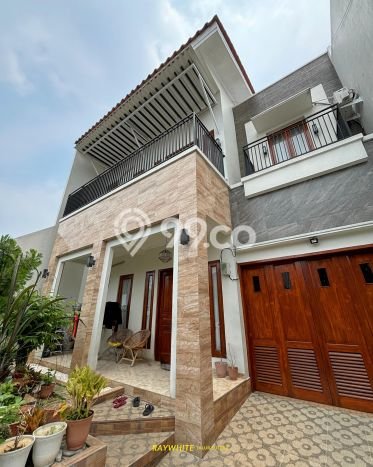 Siap Huni Rumah Mewah 5 Kamar di Ciledug Dekat ke Mana Pun Siap Huni Rumah Mewah 5 Kamar di Ciledug Dekat ke Mana Pun