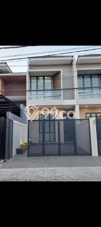 For Sale Hunian Rumah Terawat 4 KT di Pakuwon City, Surabaya For Sale Hunian Rumah Terawat 4 KT di Pakuwon City, Surabaya