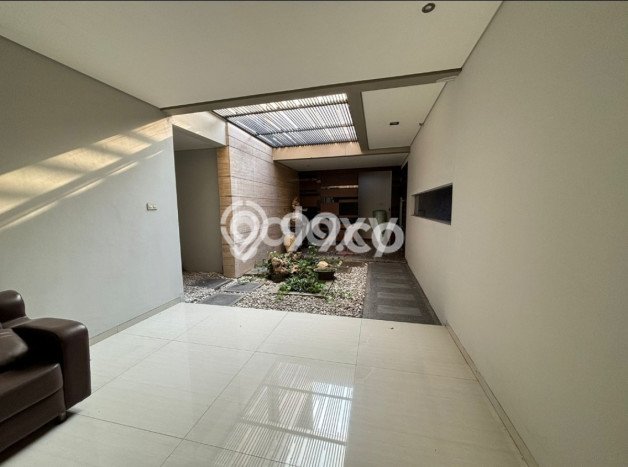 Rumah Eksklusif Siap Huni LT 541m2 di Sambikerep, Surabaya Rumah Eksklusif Siap Huni LT 541m2 di Sambikerep, Surabaya