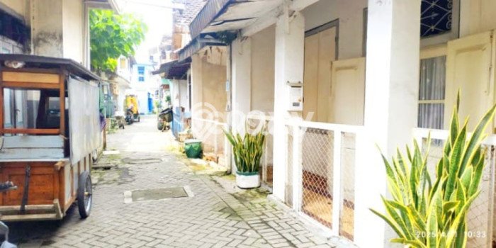 Jual Rumah Strategis Bagus Punya 4 KT di Genteng Surabaya SHM Jual Rumah Strategis Bagus Punya 4 KT di Genteng Surabaya SHM