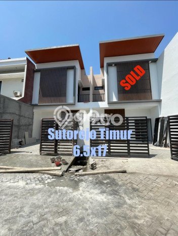Rumah Luas Asri 4 KT Siap Pakai di Pakuwon City Surabaya Rumah Luas Asri 4 KT Siap Pakai di Pakuwon City Surabaya
