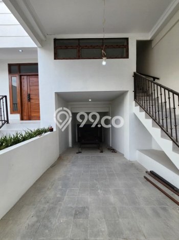 Rumah 4 KT 5 KM LT 180m2m², Luas Bangunan 250m2m² di , Jakarta Selatan Rumah 4 KT 5 KM LT 180m2m², Luas Bangunan 250m2m² di , Jakarta Selatan