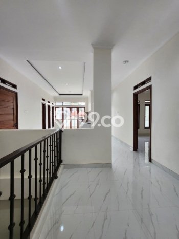 Rumah 4 KT 5 KM LT 180m2m², Luas Bangunan 250m2m² di , Jakarta Selatan Rumah 4 KT 5 KM LT 180m2m², Luas Bangunan 250m2m² di , Jakarta Selatan