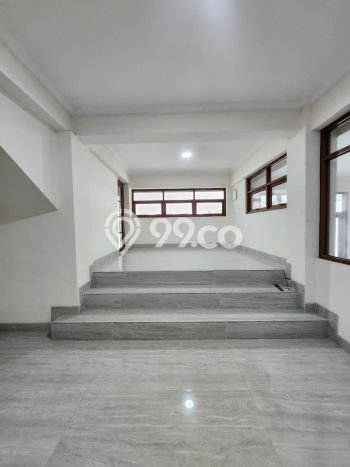 Rumah 4 KT 5 KM LT 180m2m², Luas Bangunan 250m2m² di , Jakarta Selatan Rumah 4 KT 5 KM LT 180m2m², Luas Bangunan 250m2m² di , Jakarta Selatan