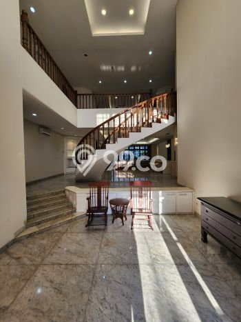 Hunian Bagus Disewakan di Pondok Indah, Jakarta Selatan LT 500m2, LB 800m2 Hunian Bagus Disewakan di Pondok Indah, Jakarta Selatan LT 500m2, LB 800m2