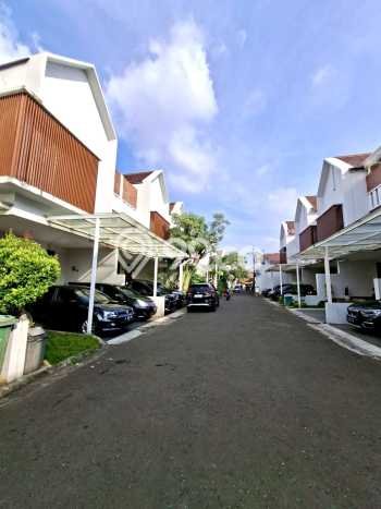 Rumah Mewah LB 180m2 Siap Huni Desain Elegan di Pejaten, Jakarta Selatan Rumah Mewah LB 180m2 Siap Huni Desain Elegan di Pejaten, Jakarta Selatan