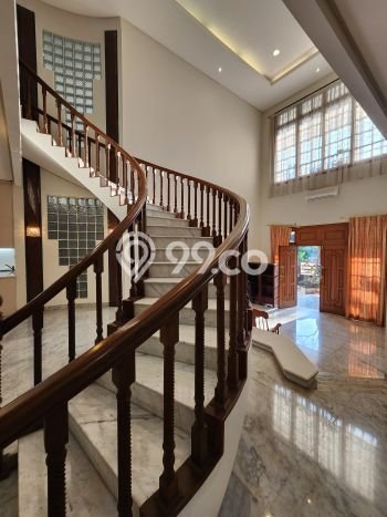Hunian Bagus Disewakan di Pondok Indah, Jakarta Selatan LT 500m2, LB 800m2 Hunian Bagus Disewakan di Pondok Indah, Jakarta Selatan LT 500m2, LB 800m2