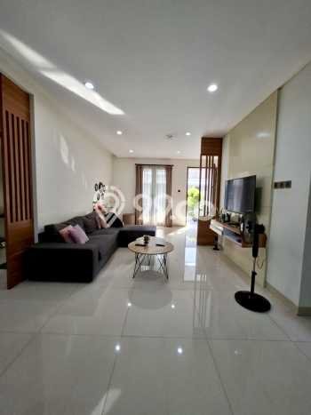 Rumah Mewah LB 180m2 Siap Huni Desain Elegan di Pejaten, Jakarta Selatan Rumah Mewah LB 180m2 Siap Huni Desain Elegan di Pejaten, Jakarta Selatan