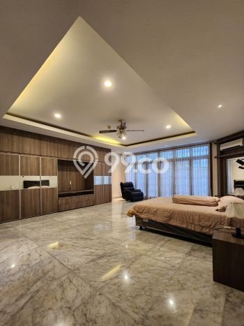 Hunian Bagus Disewakan di Pondok Indah, Jakarta Selatan LT 500m2, LB 800m2 Hunian Bagus Disewakan di Pondok Indah, Jakarta Selatan LT 500m2, LB 800m2