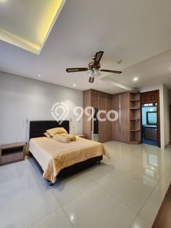 Hunian Bagus Disewakan di Pondok Indah, Jakarta Selatan LT 500m2, LB 800m2 Hunian Bagus Disewakan di Pondok Indah, Jakarta Selatan LT 500m2, LB 800m2