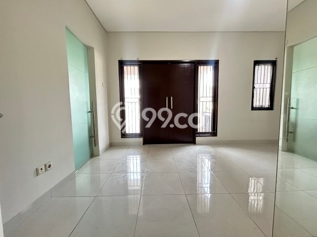SPECIAL OFFER! Rumah di , 3 KT, Area Strategis, Luas 160m2m² Bangunan 200m2m² SPECIAL OFFER! Rumah di , 3 KT, Area Strategis, Luas 160m2m² Bangunan 200m2m²