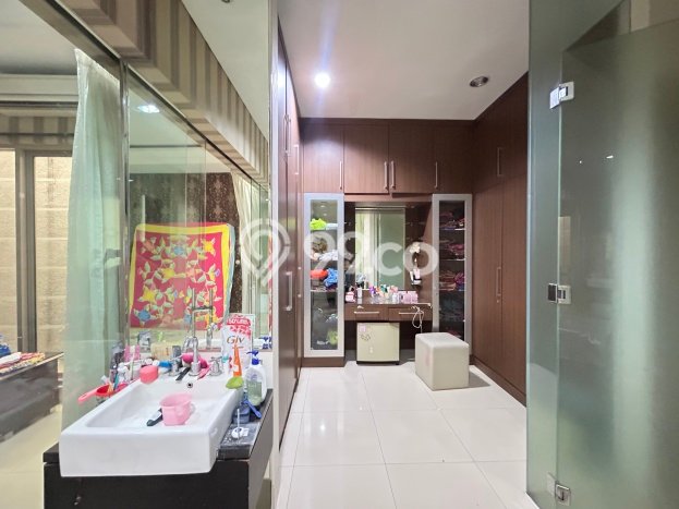 Rumah Luxury Modern Tanpa Renovasi di Raffles Hills Jakarta Timur Rumah Luxury Modern Tanpa Renovasi di Raffles Hills Jakarta Timur
