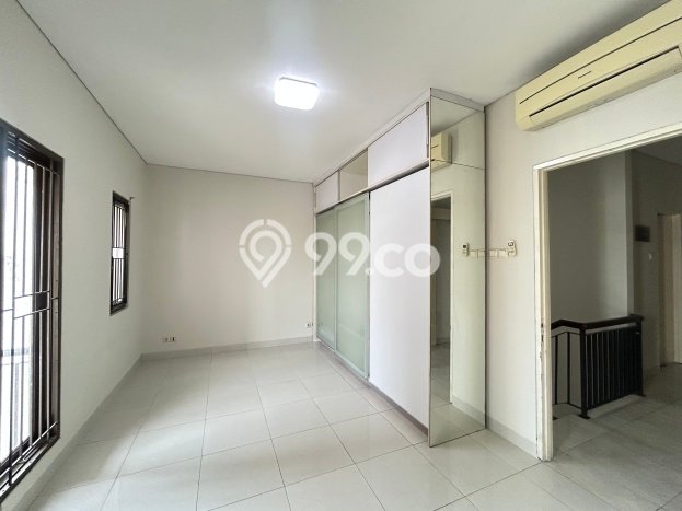 SPECIAL OFFER! Rumah di , 3 KT, Area Strategis, Luas 160m2m² Bangunan 200m2m² SPECIAL OFFER! Rumah di , 3 KT, Area Strategis, Luas 160m2m² Bangunan 200m2m²
