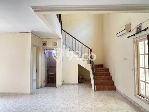 Rumah sewa siap huni 3 KT di Raffles Hills, Jakarta Timur Rumah sewa siap huni 3 KT di Raffles Hills, Jakarta Timur