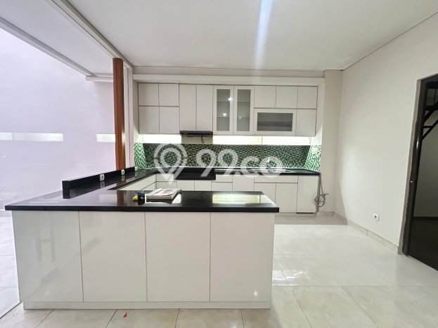 SPECIAL OFFER! Rumah di , 3 KT, Area Strategis, Luas 160m2m² Bangunan 200m2m² SPECIAL OFFER! Rumah di , 3 KT, Area Strategis, Luas 160m2m² Bangunan 200m2m²
