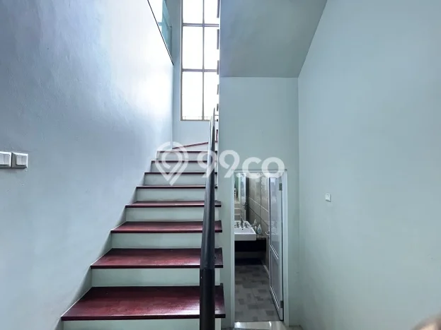 Hunian Mewah LB 500m2 Siap Pakai Desain Elegan di Raffles Hills, Jakarta Timur Hunian Mewah LB 500m2 Siap Pakai Desain Elegan di Raffles Hills, Jakarta Timur