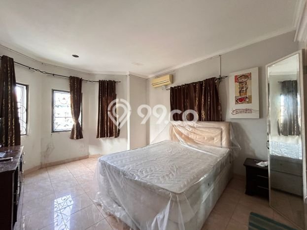 Disewakan! Rumah 3 Kamar Tidur &
3 Kamar Mandi di Raffles Hills, Jakarta Timur Disewakan! Rumah 3 Kamar Tidur &
3 Kamar Mandi di Raffles Hills, Jakarta Timur