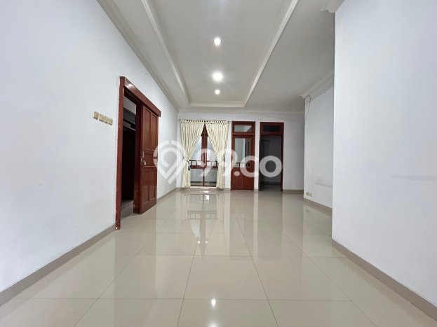 Disewakan Rumah Murah di Raffles Hills Jakarta Timur dengan 3 KT Disewakan Rumah Murah di Raffles Hills Jakarta Timur dengan 3 KT
