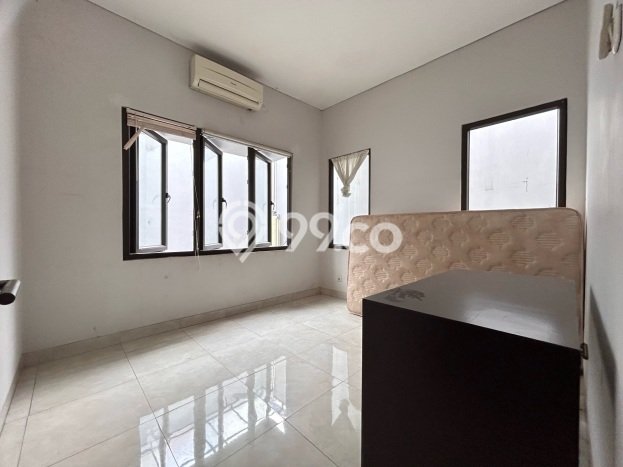 Rumah kawasan , 3 KT, View Kota, LT 160m2m² LB 240m2m² Rumah kawasan , 3 KT, View Kota, LT 160m2m² LB 240m2m²
