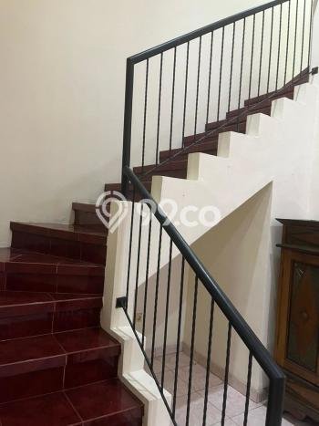 Disewakan! Rumah 2 Kamar Tidur &
2 Kamar Mandi di Raffles Hills, Jakarta Timur Disewakan! Rumah 2 Kamar Tidur &
2 Kamar Mandi di Raffles Hills, Jakarta Timur