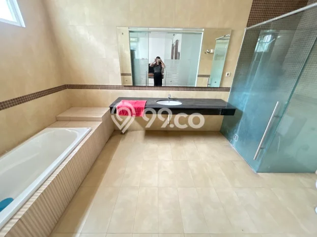 Jual Rumah Eksklusif 4 KT di Raffles Hills, Jakarta Timur Jual Rumah Eksklusif 4 KT di Raffles Hills, Jakarta Timur