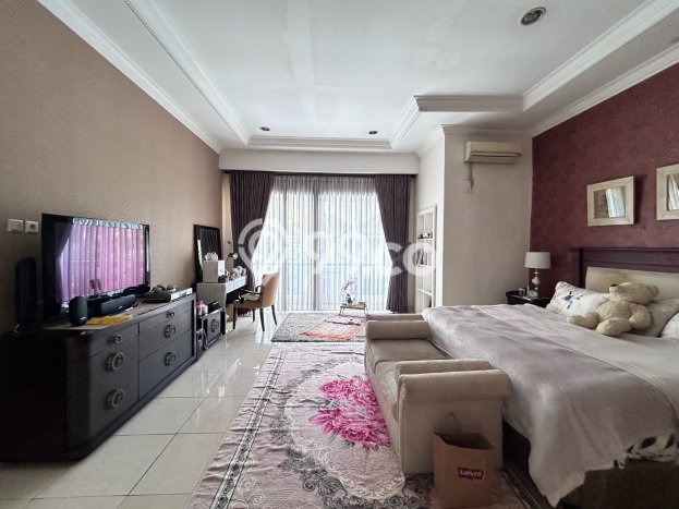 Ready to Use! Luxury House LT 300m2 Desain Modern di Raffles Hills Ready to Use! Luxury House LT 300m2 Desain Modern di Raffles Hills