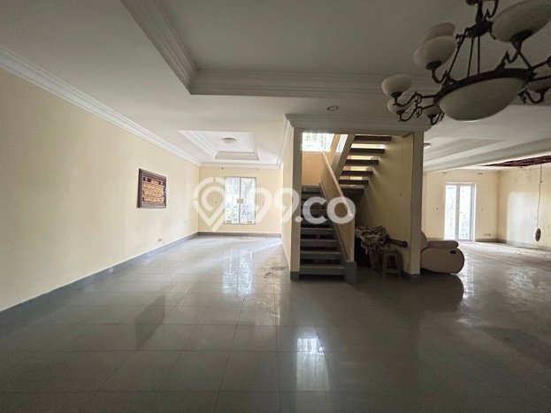 Hunian Mewah LB 500m2 Siap Huni Desain Elegan di Raffles Hills, Jakarta Timur Hunian Mewah LB 500m2 Siap Huni Desain Elegan di Raffles Hills, Jakarta Timur